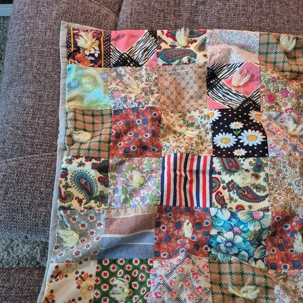 VTG Handmade Patchwork Lap Quilt Cotton Paisley Floral 34